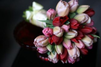 tulipános menyasszonyi csokor
