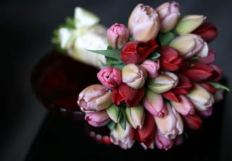tulipános menyasszonyi csokor